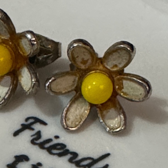 Vintage White “Daisy” Earrings-Post Style - Picture 4 of 10